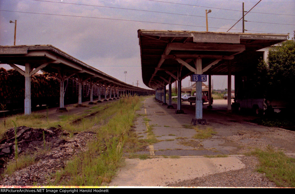 Unused platforms at Seaboard Station